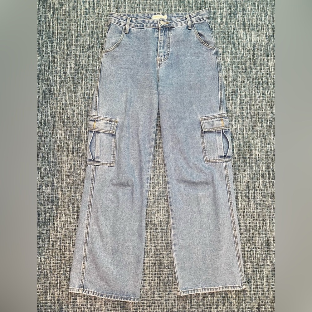 Light Blue Cargo Jeans - Size Medium